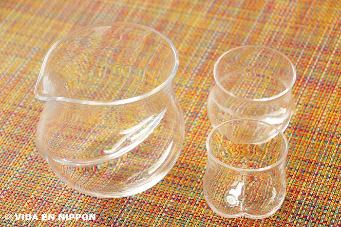 Saikai cerámica sake japonés Hasami Made 2 vasos y un decantador 10797 3. Conjunto de cerámica 